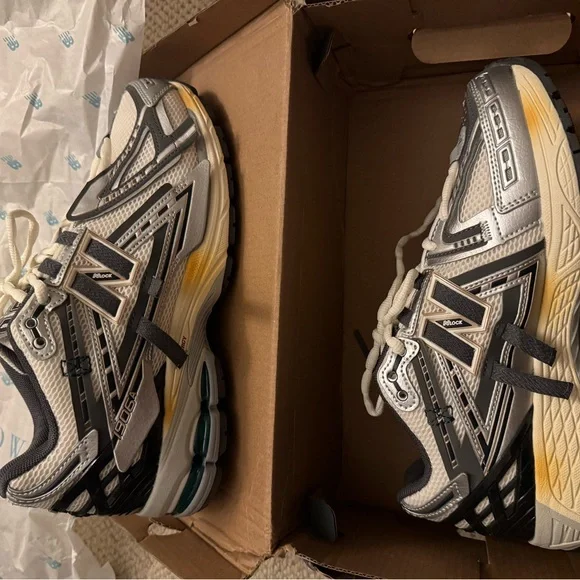 New Balance 1906 Silver Gold Metallic - M1906AD women’s 9.5 - Picture 8 of 9